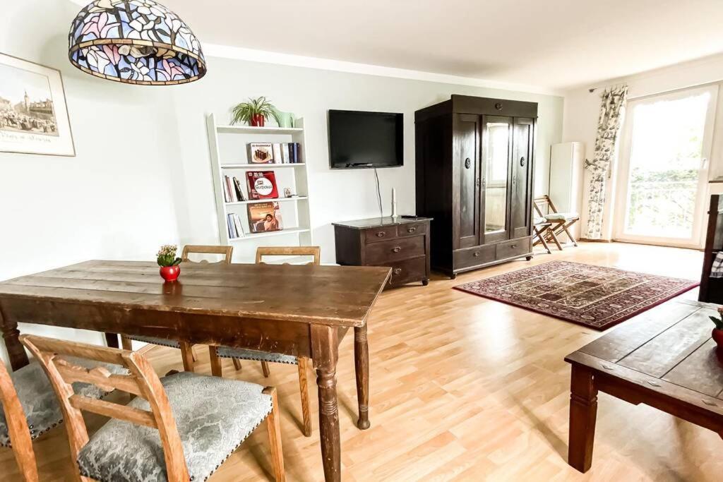 Apartment Am Auensee Mit Grosser Terrasse & Privat-Parkplatz Leipzig Bagian luar foto